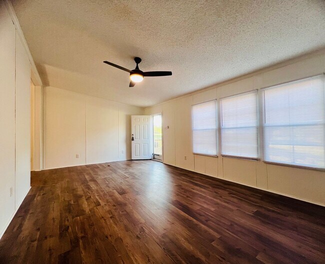Building Photo - 4BR Home - Recently Updated - Available Soon!