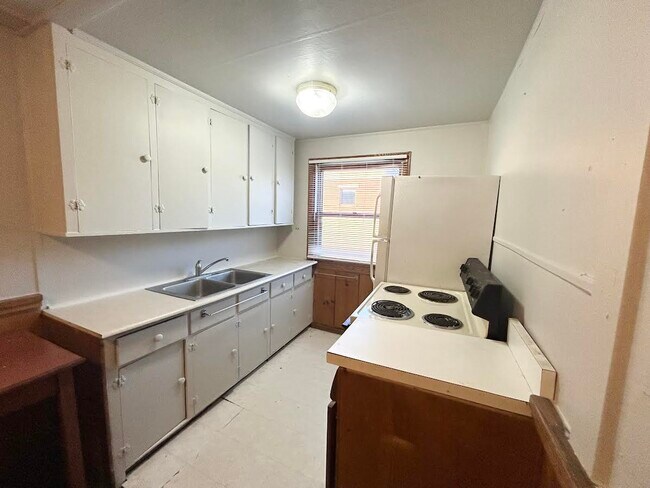Primary Photo - 2012 Parmenter St