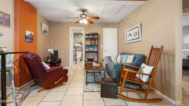 Building Photo - 513 Lantana St