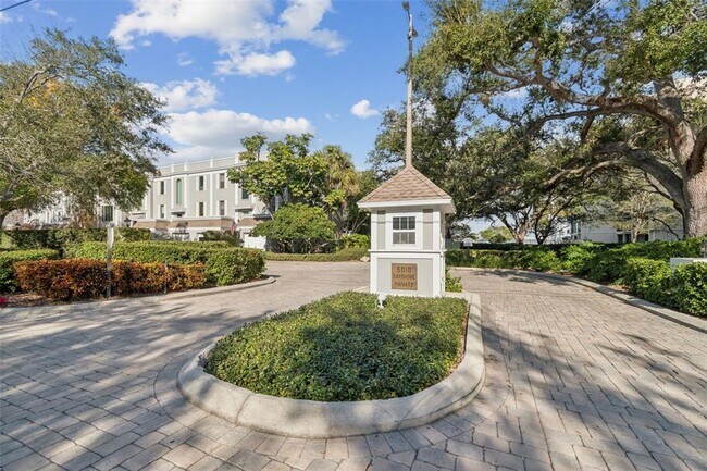 Building Photo - 5010 Bayshore Blvd