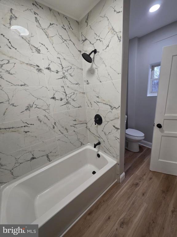 Building Photo - 158 W Green St