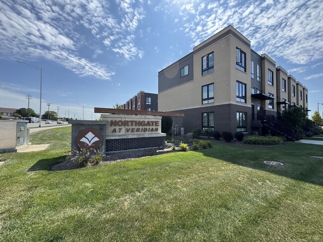 Building Photo - 2349 Parkside Dr