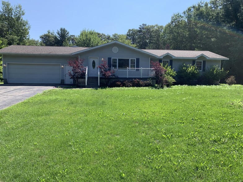 Front yard - N2092 Schacht Rd