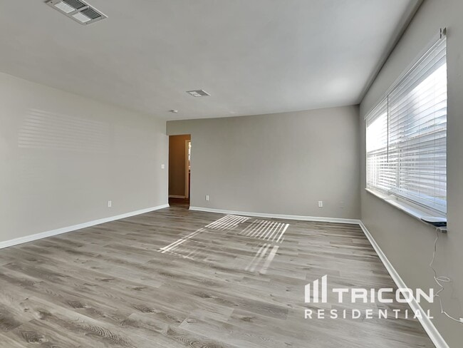 Building Photo - 92 Ventura Dr