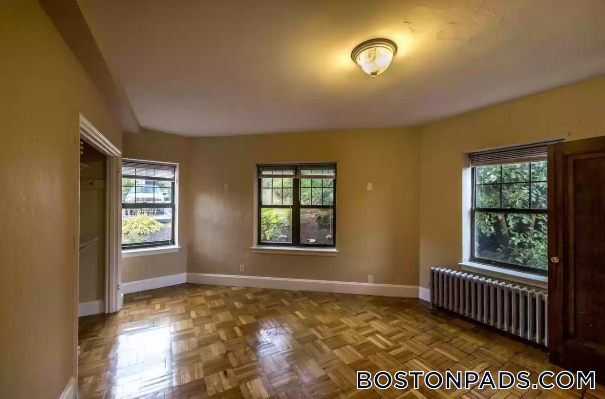 Building Photo - 2 Elmwood Ave