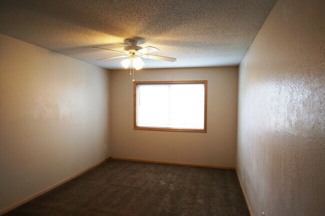 Building Photo - Pinto Suite