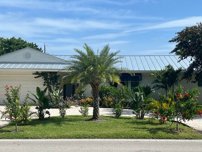 Building Photo - 9 W Riverside Dr