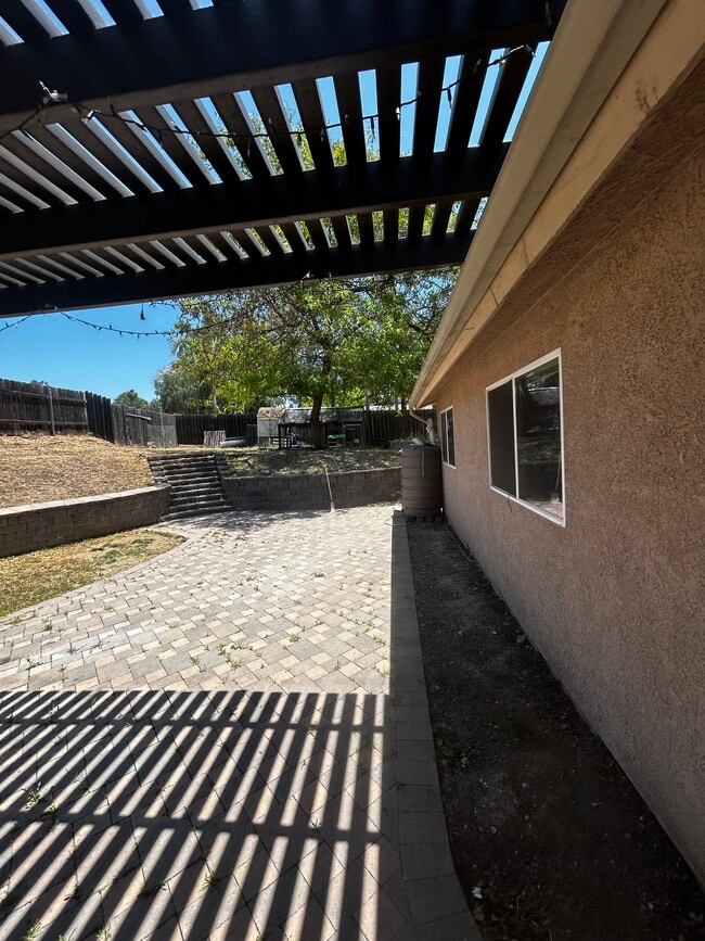 Building Photo - 9744 Sierra Madre Rd