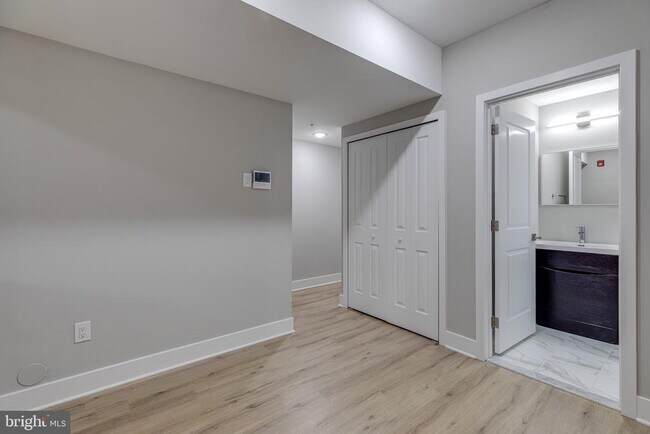 Building Photo - 2113 Master St