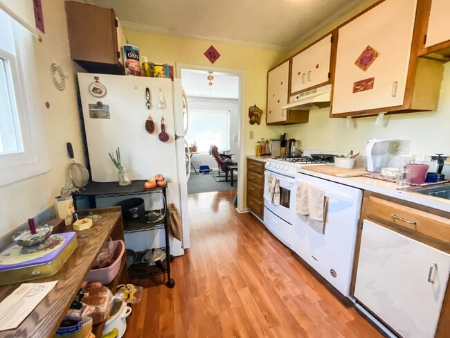 Building Photo - 3 Bedroom and 1 bathroom home