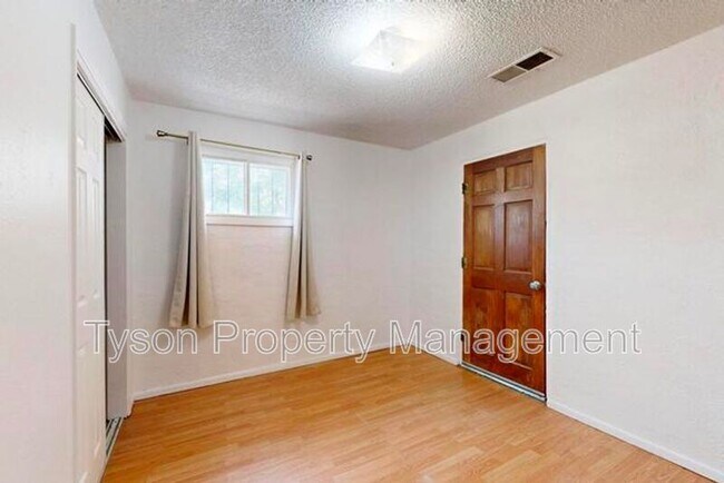 Building Photo - 1630 Griegos Rd NW