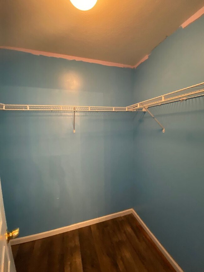 Building Photo - Charming Hampton Home