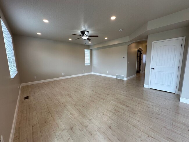 Building Photo - Single Family Home on Ranches Golf Course ...