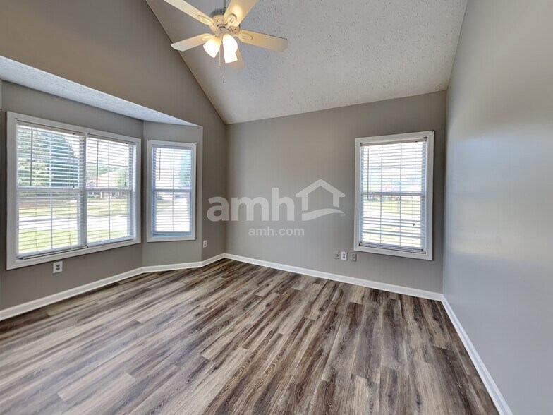 Building Photo - 2025 Graybrook Dr