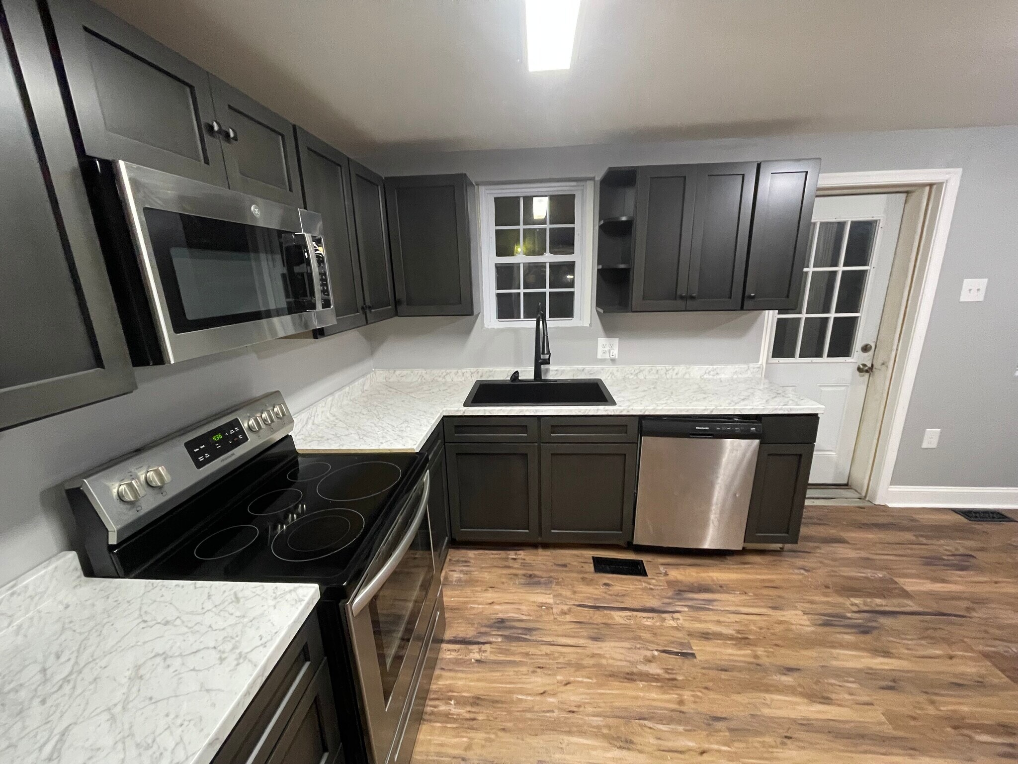 Kitchen/Dining Room - Pic #2 - 3801 Seaford Rd