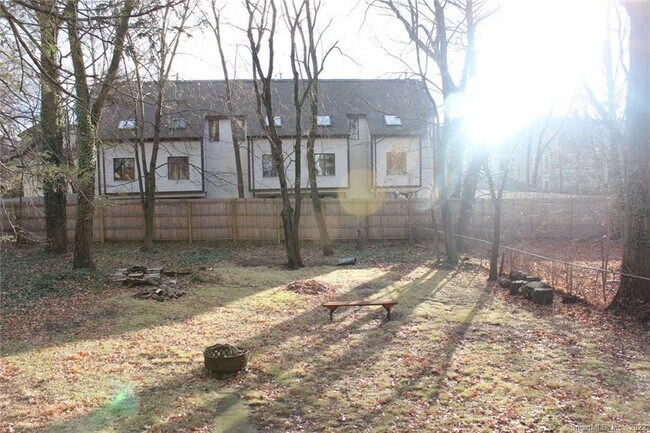 Building Photo - 16 Woodland St