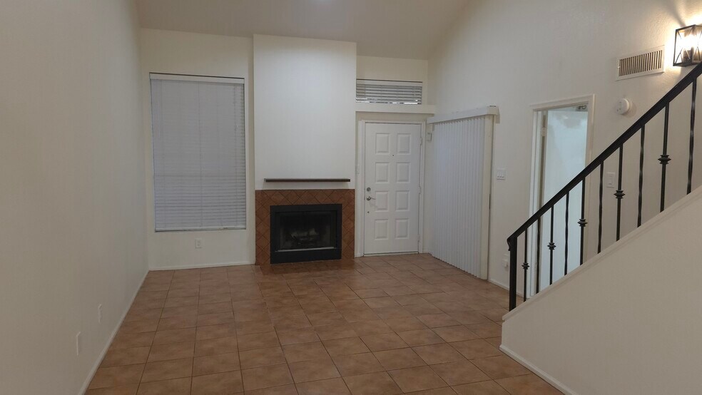 Building Photo - 1717 E Union Hills Dr