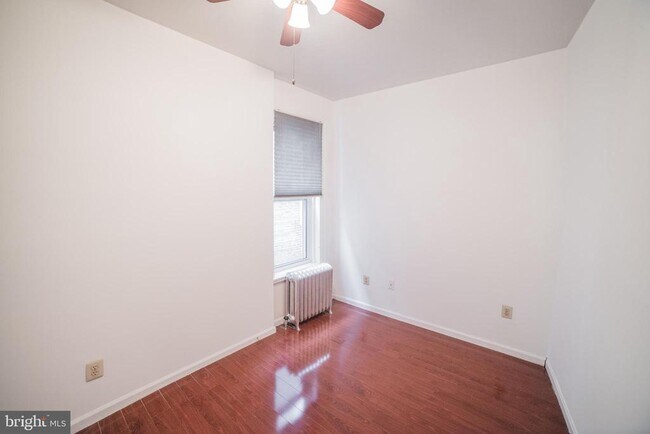 Building Photo - 2422 Poplar St