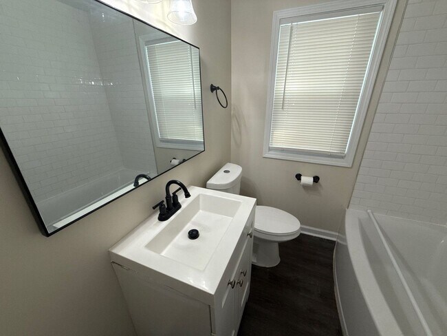 Building Photo - Renovated 3-Bedroom Home – We Welcome Sect...