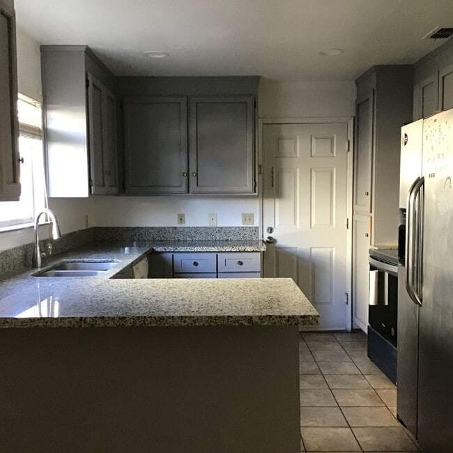 Building Photo - Special $200.00 off of first month's rent 3 Bedroom 2 Bath Home