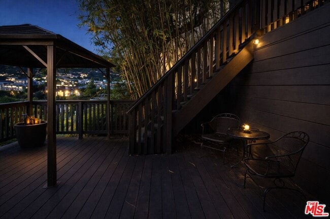 Building Photo - 8810 Hollywood Blvd