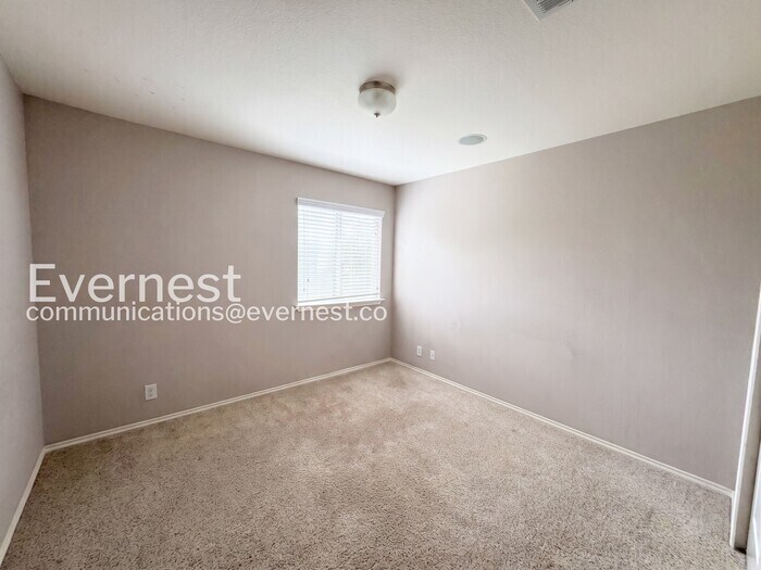 Building Photo - 1620 Willow Vista