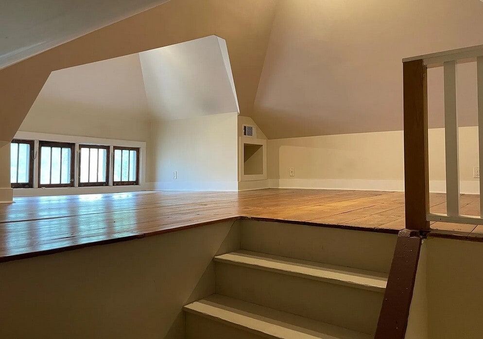 Building Photo - 704 Lovett Ave SE