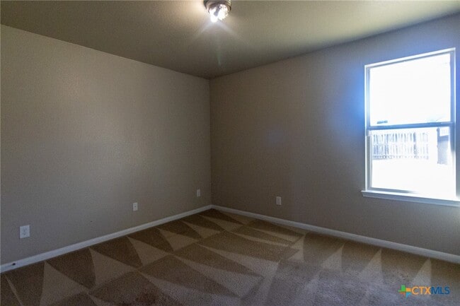 Building Photo - 217 Pointer St