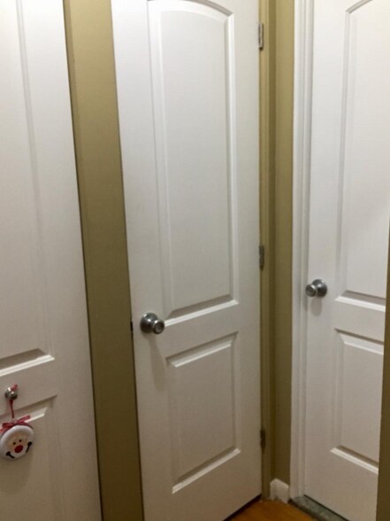 Building Photo - 2808 W 13 Mile Rd