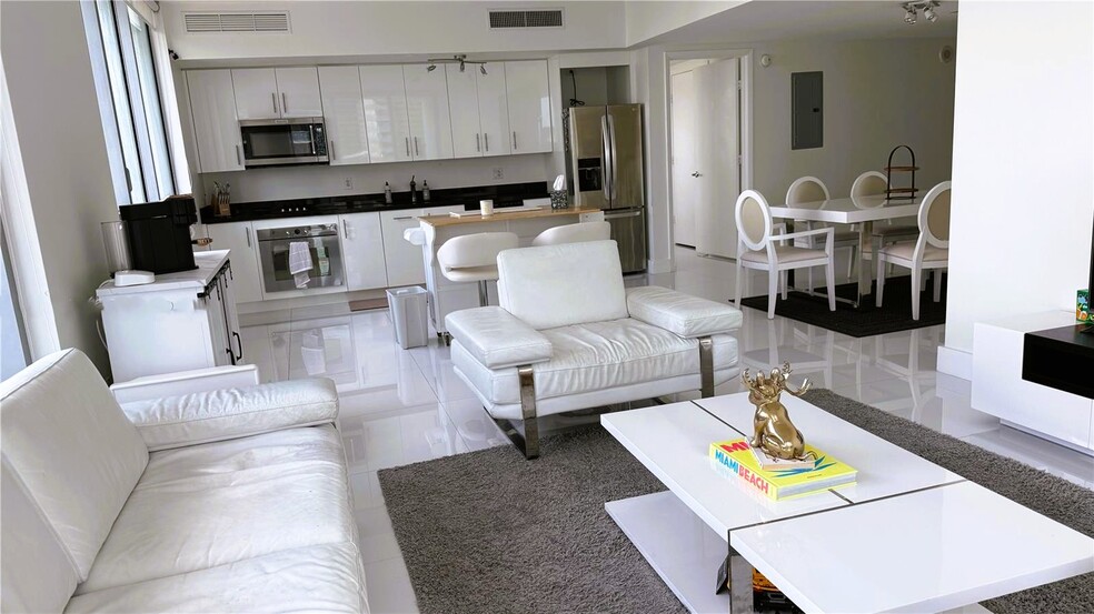 Building Photo - 92 SW 3rd St