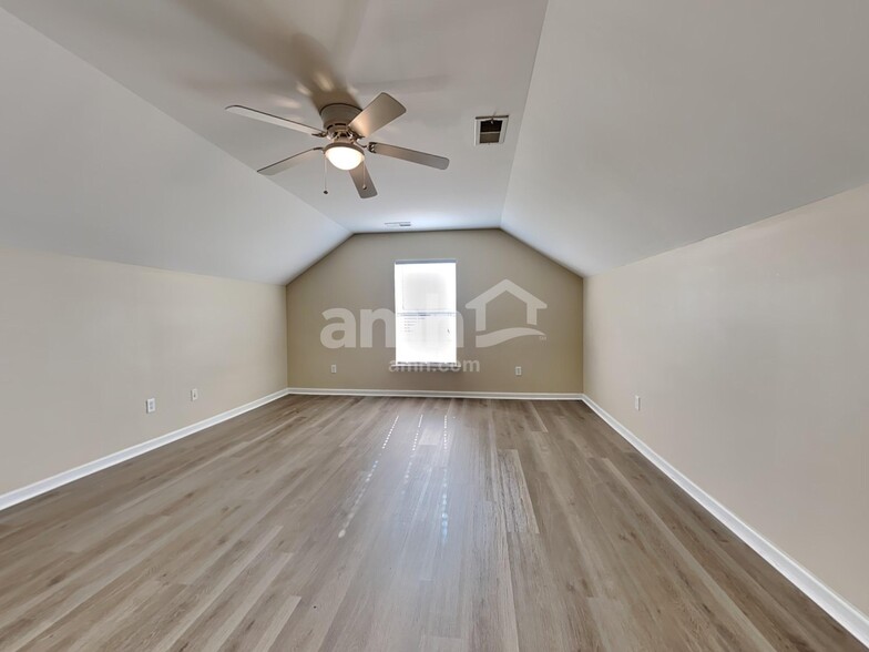 Building Photo - 411 Pine Hill Ln