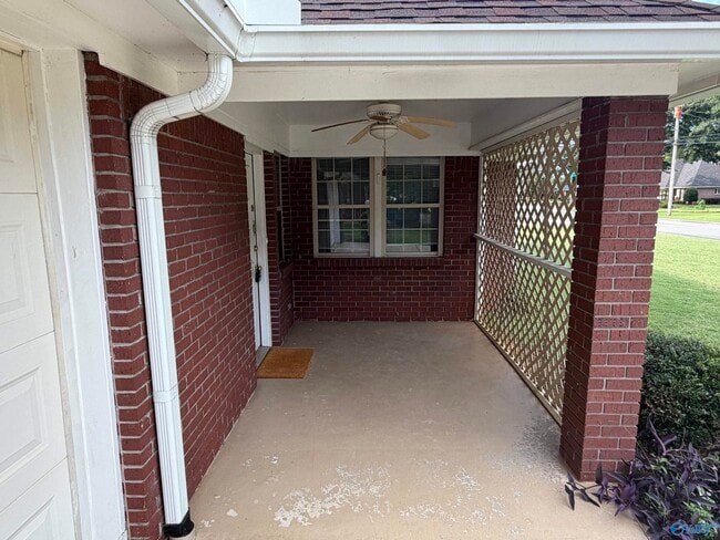Building Photo - 701 Rigel Dr SW