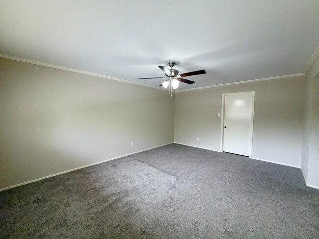 Building Photo - 12959 Trail Hollow Dr
