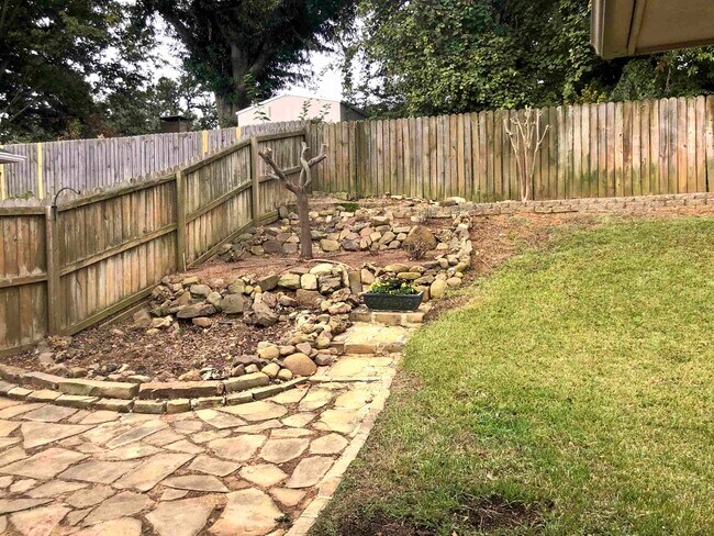 Building Photo - 26 Wellington Dr