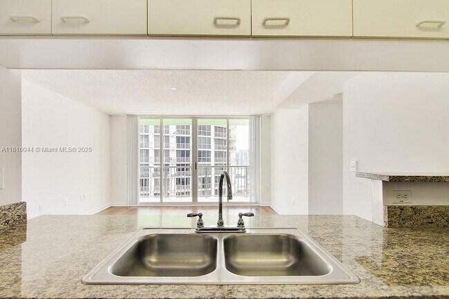 Building Photo - 1756 N Bayshore Dr