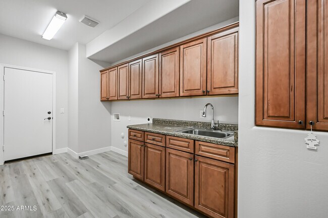 Building Photo - 2426 W Horsetail Trail