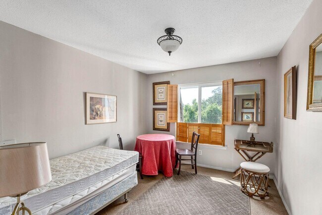 Building Photo - 323-3C7 Laurens St SW