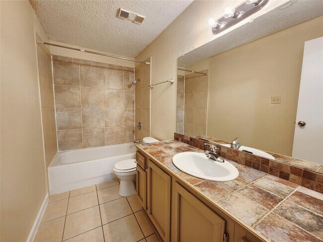 Building Photo - 17417 Red Oak Dr