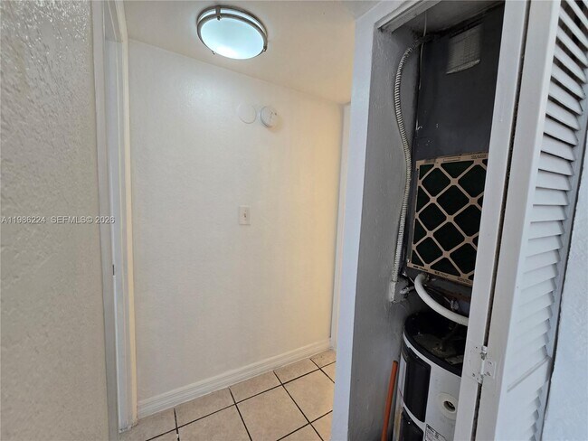 Building Photo - 801 NW 47th Ave