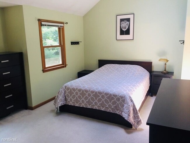 Building Photo - 2 br, 2.5 bath Townhome - 6 Tisdale Dr # 6