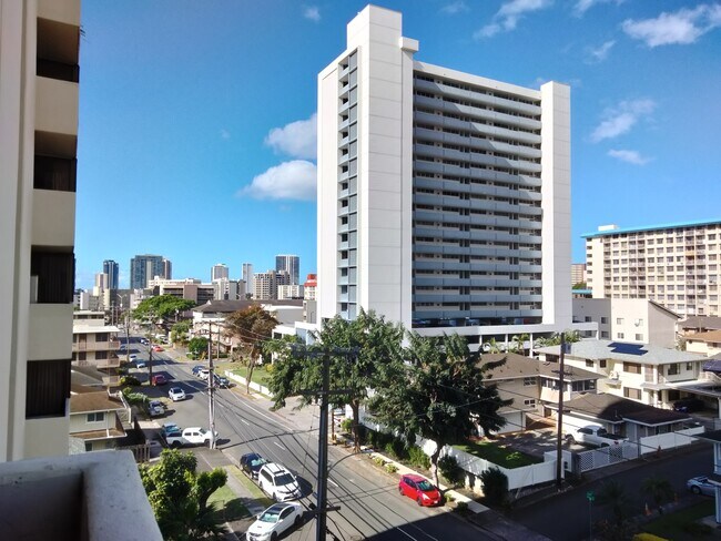 Open View makai from Lanai - 1571 Piikoi St