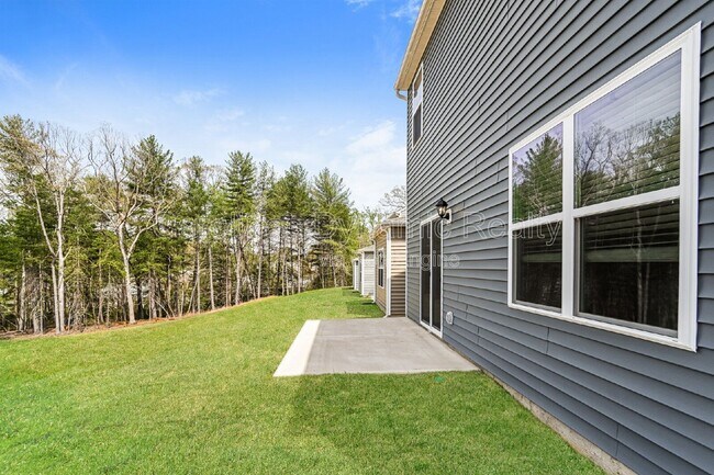 Building Photo - 1365 37th Ave Lane NE