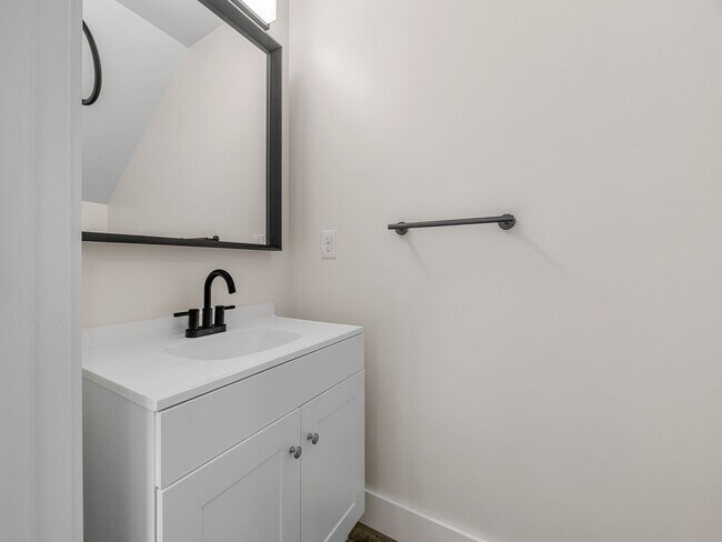 Building Photo - Charming 3 Bedroom Home in Spartanburg – Modern Upgrades & Stylish Finishes