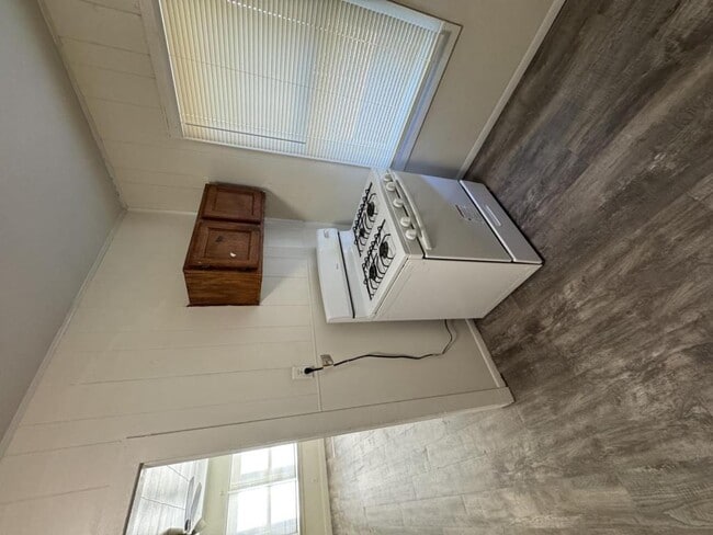 Building Photo - 800 S Cherry Ave