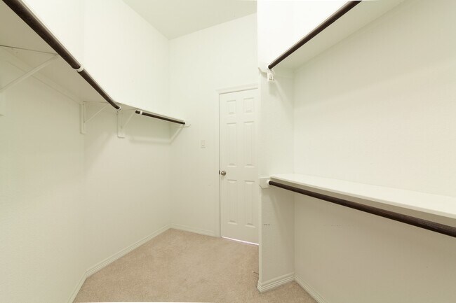 Building Photo - 22138 Grand Mist Dr