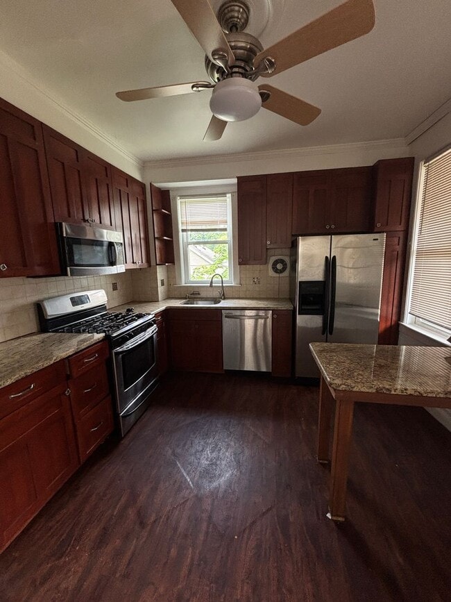 Building Photo - 4 Bedroom 2 bath ready Immediately