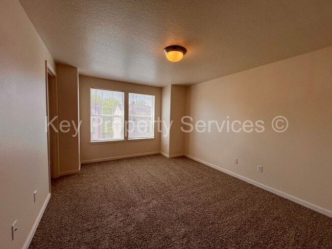 Building Photo - Orchards Townhome with Extra Deep Garage