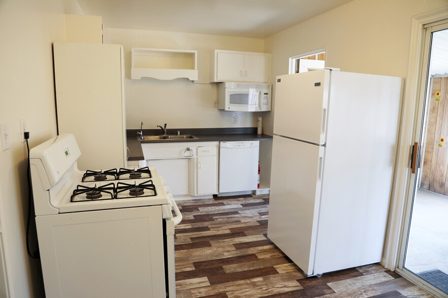 Building Photo - 3292 Karok Ave