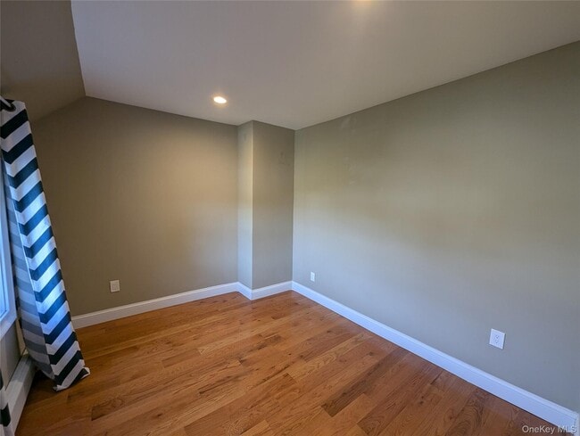 Building Photo - 12 Maple Ct