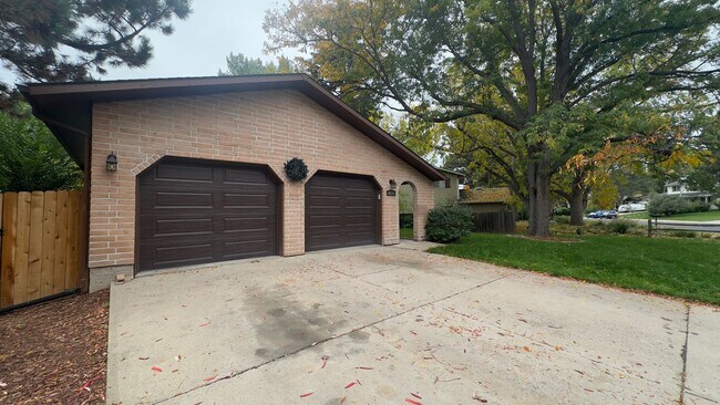 Building Photo - Great House in Parkwood